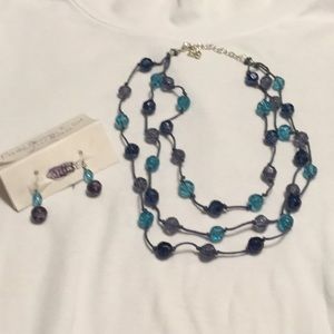 NAVY/BLUE NECKLACE & EARRINGS 🌻